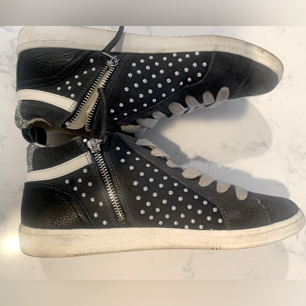 Dolce Vita sneakers size 9